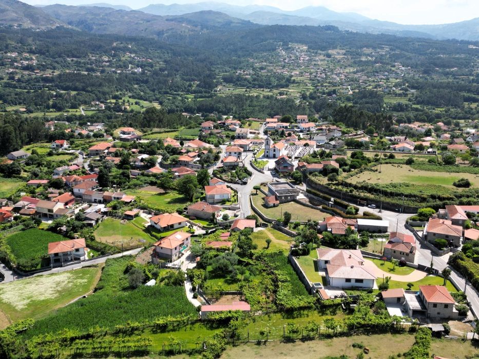 Terreno com casa para reconstruir