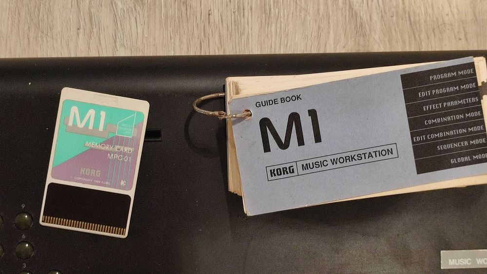 Korg M1 - Sintetizador