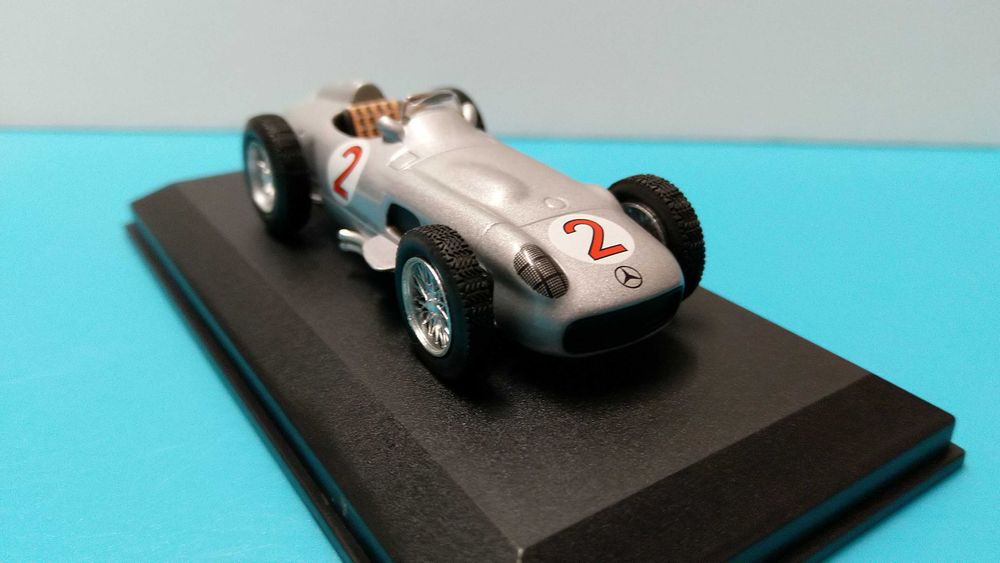 Mercedes W196 #2 - J.M. Fangio: Campeão Mundial F1 1955 - escala 1/43