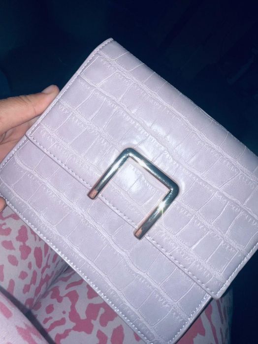 Mala completamente nova