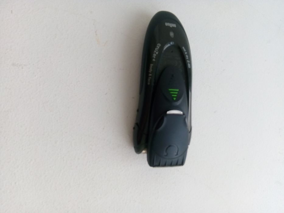 Máquina Braun de barbear rosto e corpo