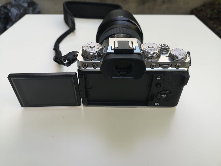 FUJIFILM X-T4 prateada + XF 16-80mm f/4.0