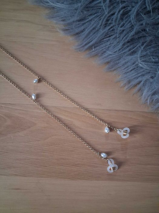 Złoty łańcuszek do okularów z perełkami Mango