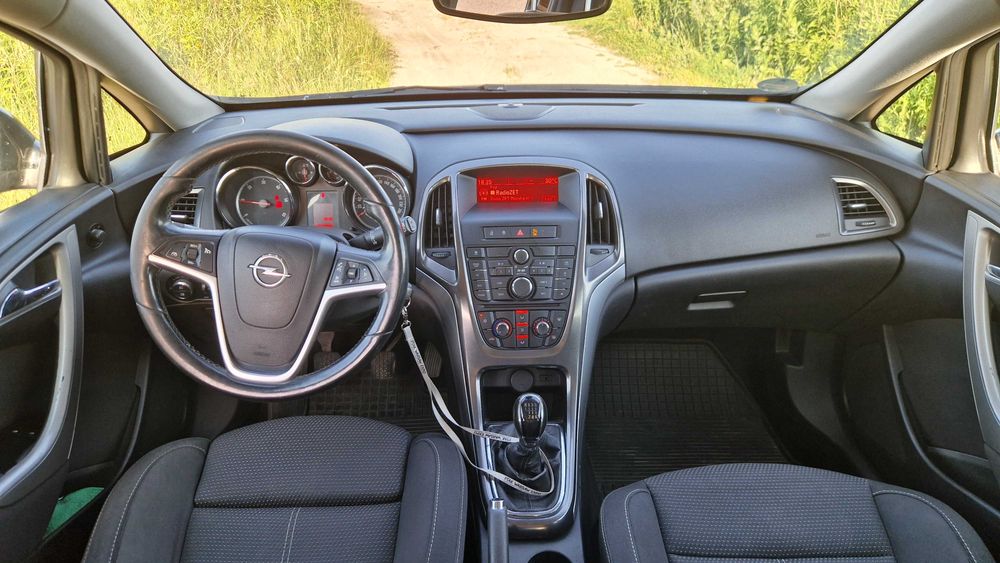 Opel Astra J 1.7 cdti / biled / 19 cali / 2 komplety kół / OC BT do 07.2027