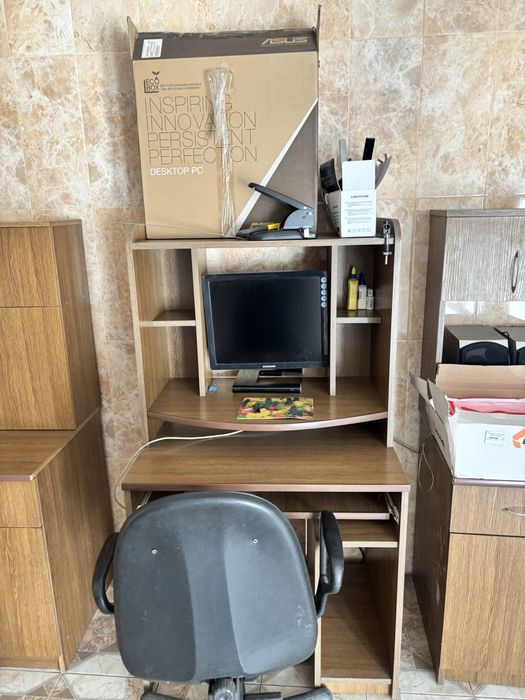 Компʼютерні столи,шафа,крісло