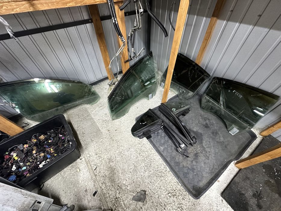 Скло в двері дверні стьокла скло Passat CC