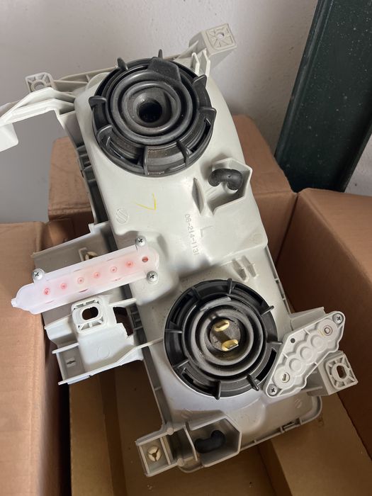 Farol novo Mitsubishi Canter 1997 (esquerdo)