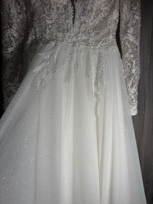 Розкішна весільна сукня в ідеальному стані Vero Bloom