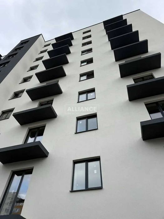 Чудова 1 км квартира з балконом,газовим опаленням в центральній частині міста!