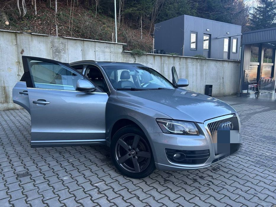 Надійний повнопривідний кросовер Audi Q5 Quattro