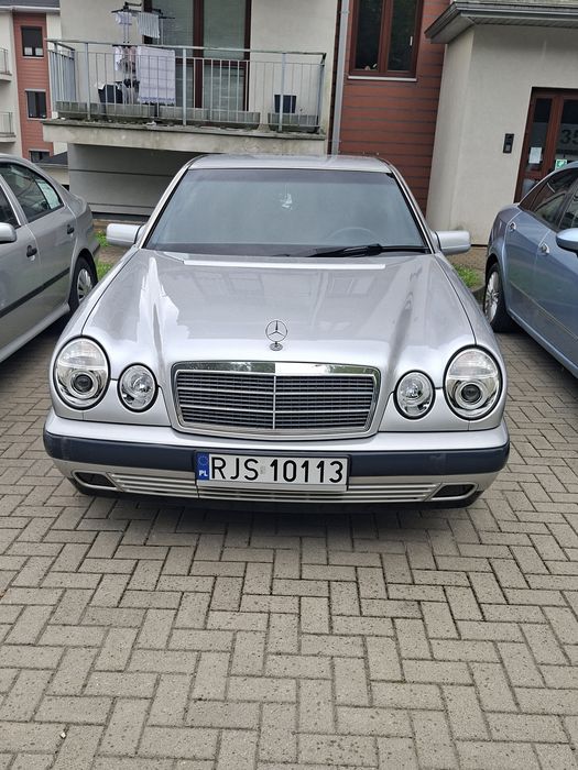 Mercedes-Benz W210