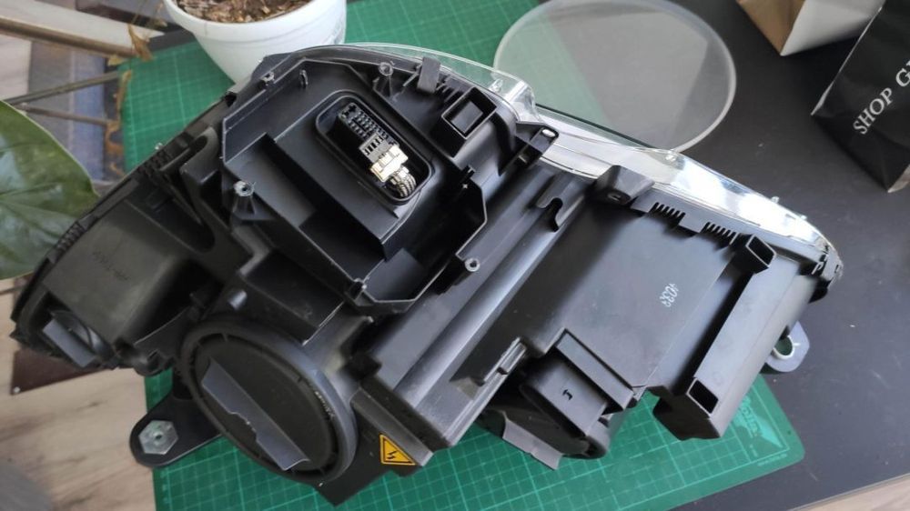 farol direito bi-xenon escurecido w204 coupé
