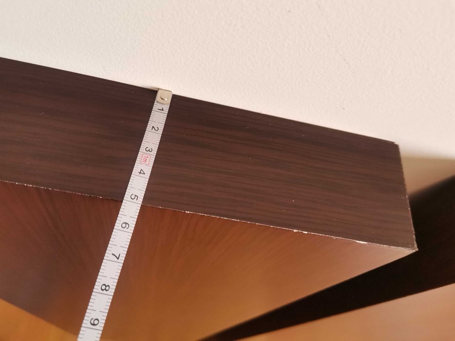 2 prateleiras de parede castanhas