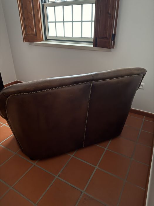 Sofá de 2L em Couro