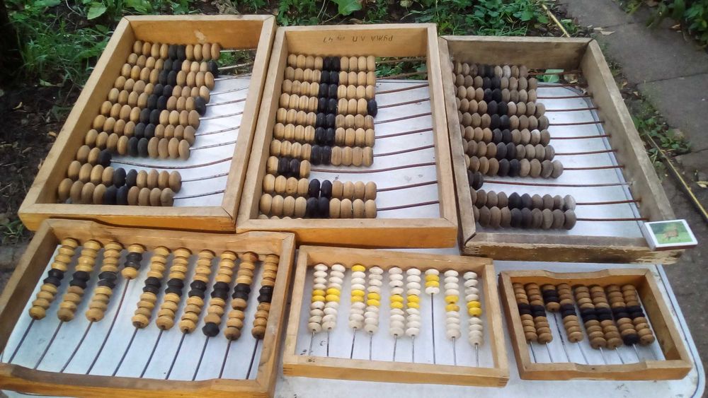 Продам разные деревянные настольные счёты СССР. Всего - 6 штук