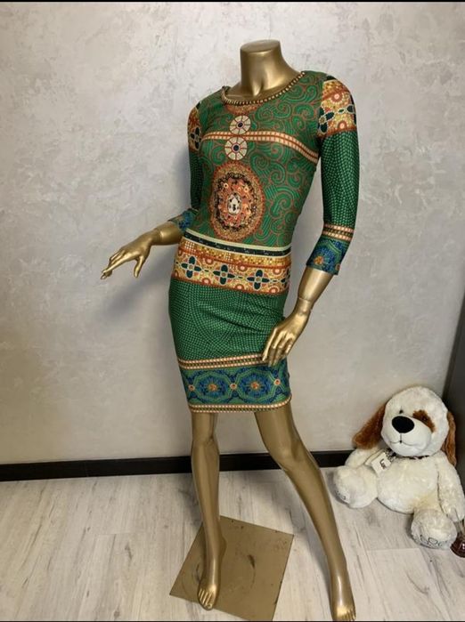 Красивое зеленое платье