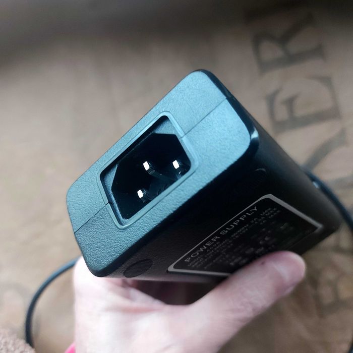 Зарядка для ноутбука