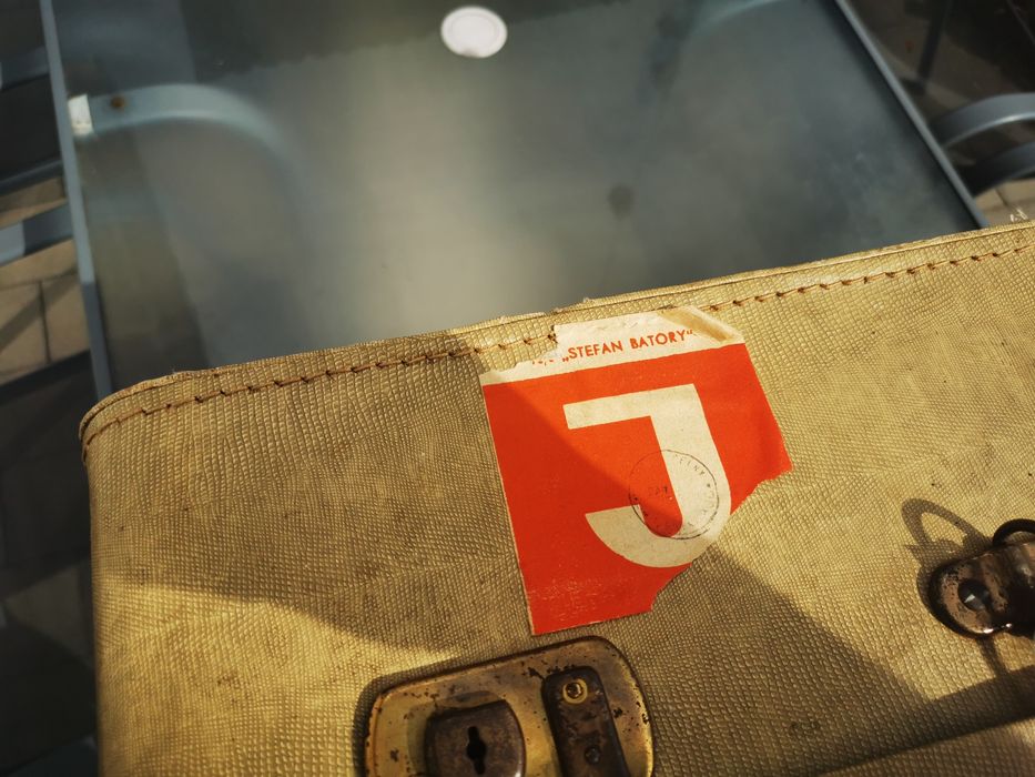 Stara walizka Cheney England kufer REKWIZYT ozdoba