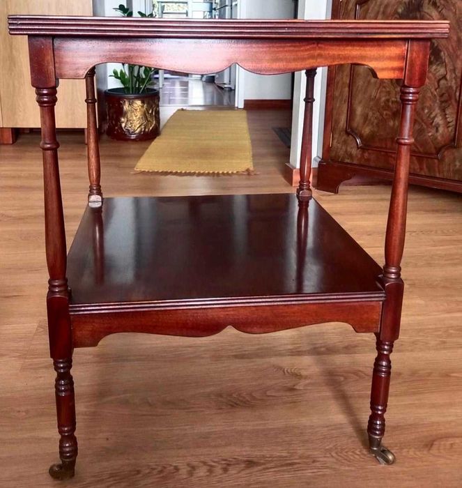 Mesa de Canto "Cayres" Quadrada em estilo Inglês de Mogno Maciço