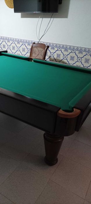 Mesa de Snooker com tampo que faz uma ótima mesa de refeição
