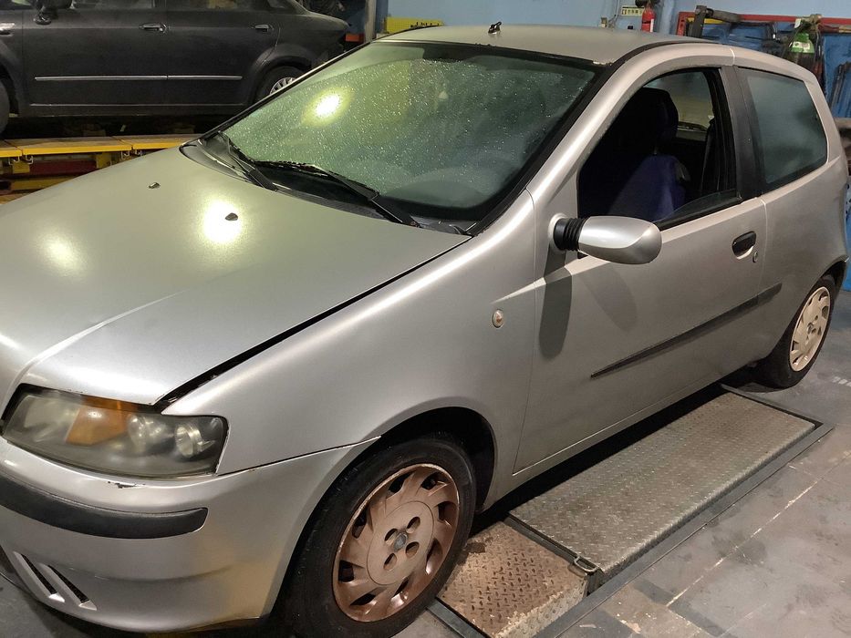 Fiat Punto 188 1.2i 3p - 2000 - Para peças