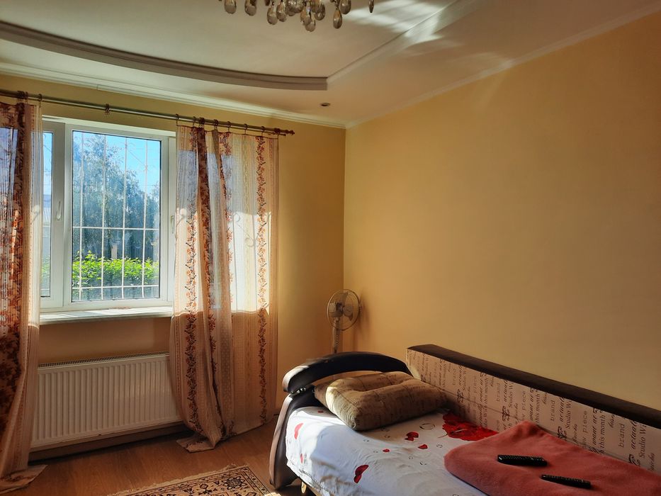 Продам два дома.