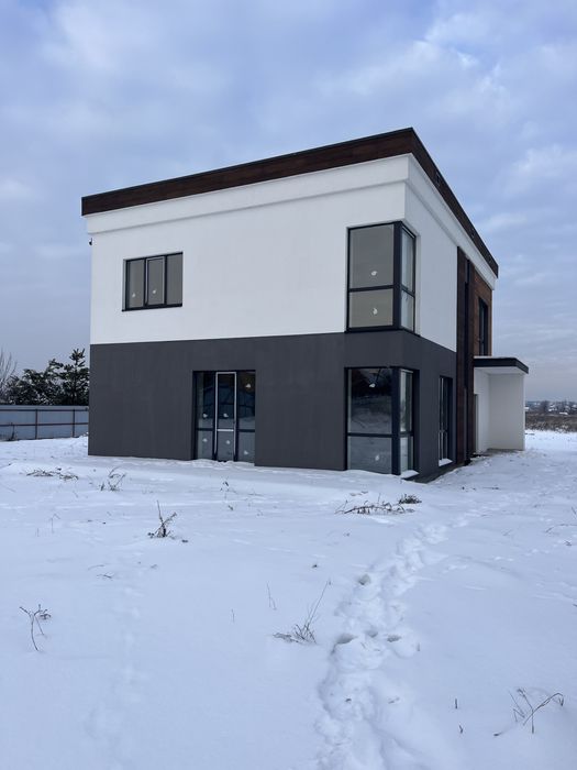 Преміум- локація під Києвом: будинок в КМ біля озера та пляжу