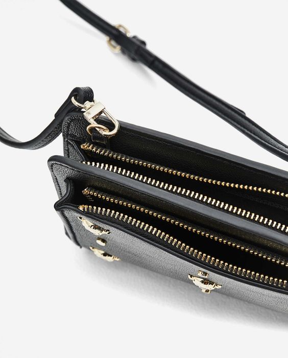 Mała czarna elegancka torebka kopertówka Zara złote elementy