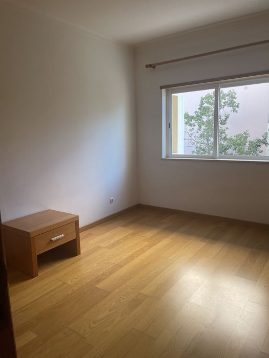 Apartamento T3 com dois lugares de Garagem