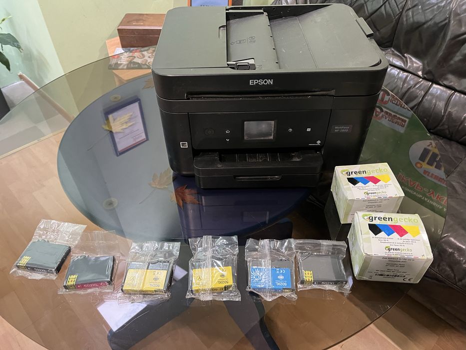 Продаю багатофункціональний принтер Epson WorkForce WF-2860 зі сканером і копіюванням.