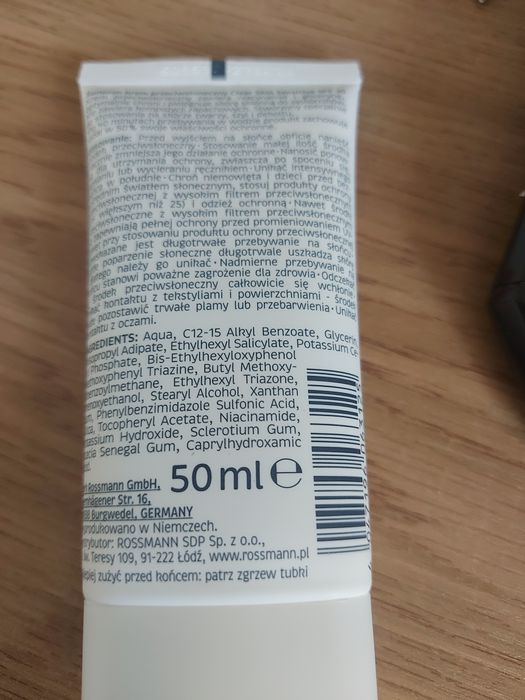 Krem z filtrem do opalania przeciwsłoneczny
