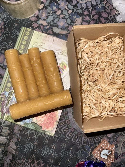 Свічка з натурального бжолиного воску