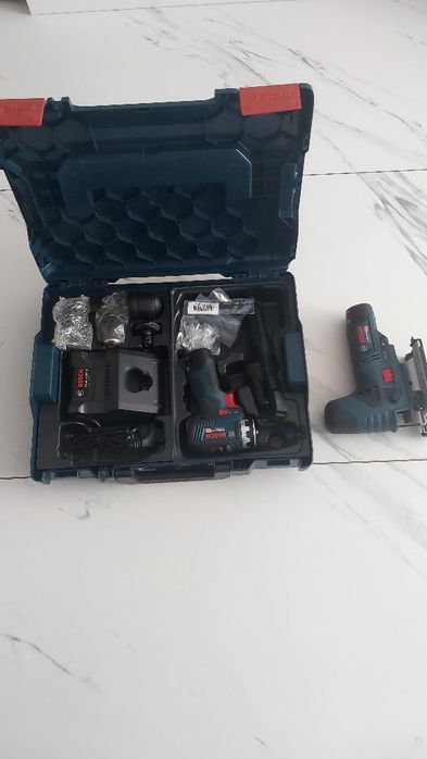 Wkrętarka z wymiennymi głowicami i wyzynarka  bosch