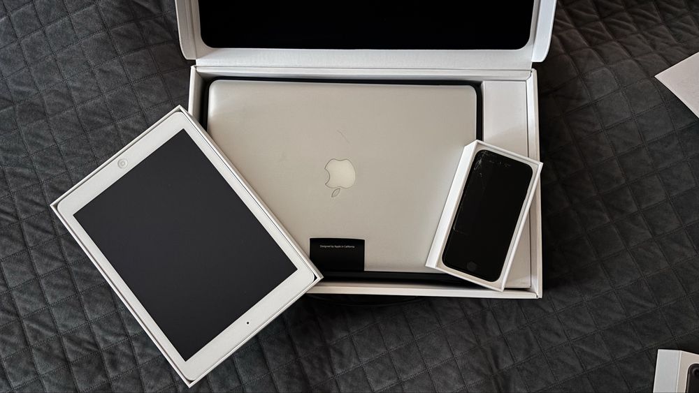 MacBook Pro + iPad + iPhone