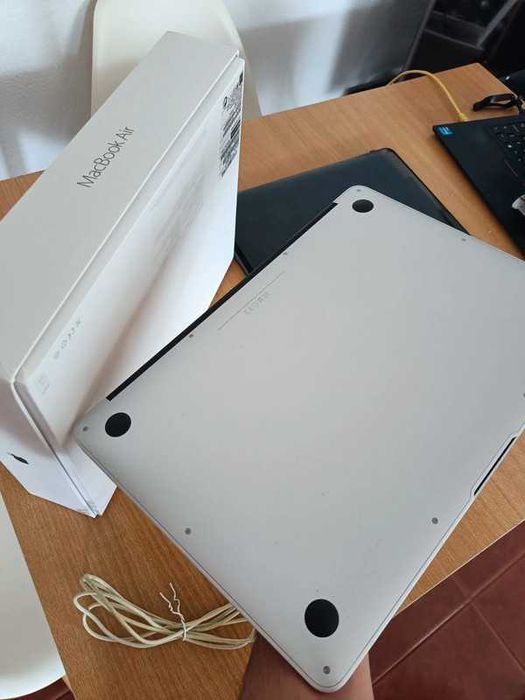 Vendo Portátil Apple MacBook air 2017 com caixa e carregador original