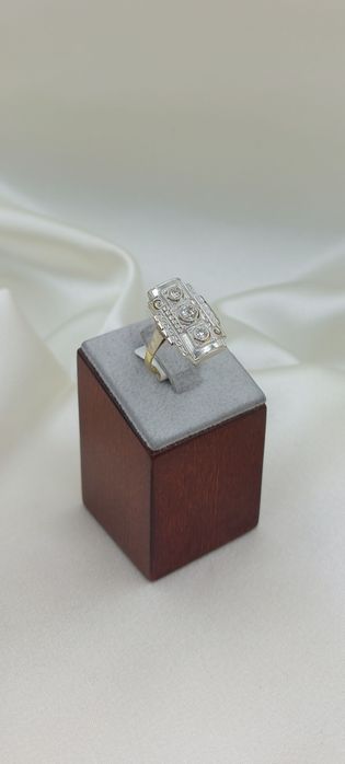 Złoty pierścionek ' Art Deco ' z diamentami