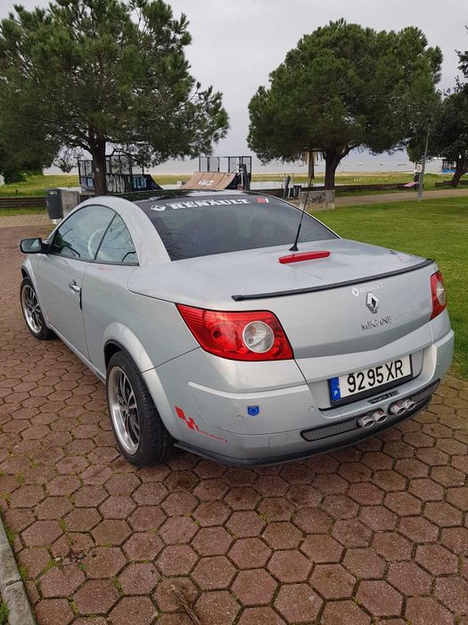 Renault megane 2004, com131.000kms,sensores des estacionamento na traseira, ecran tactil, inspecao feita.