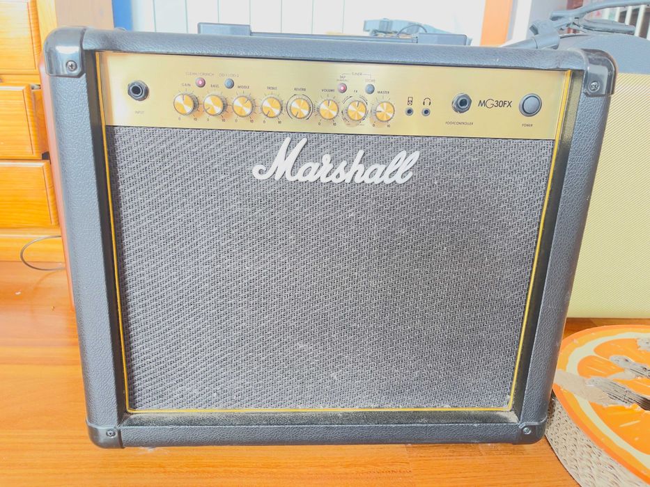 Amplificador Marshall  MG30FX- COMO NOVO