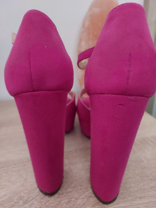 Śliczne różowe sandały na słupku Marquiiz 39 (25cm)