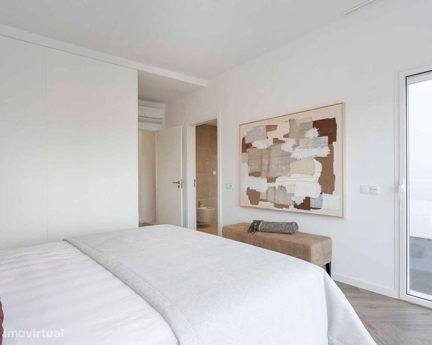 Moradia V3

3-bedroom townhouse