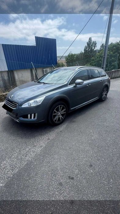 Vendo Peugeot 508 Híbrido 2.0, com 200 cv, caixa automática e motorização híbrida diesel.