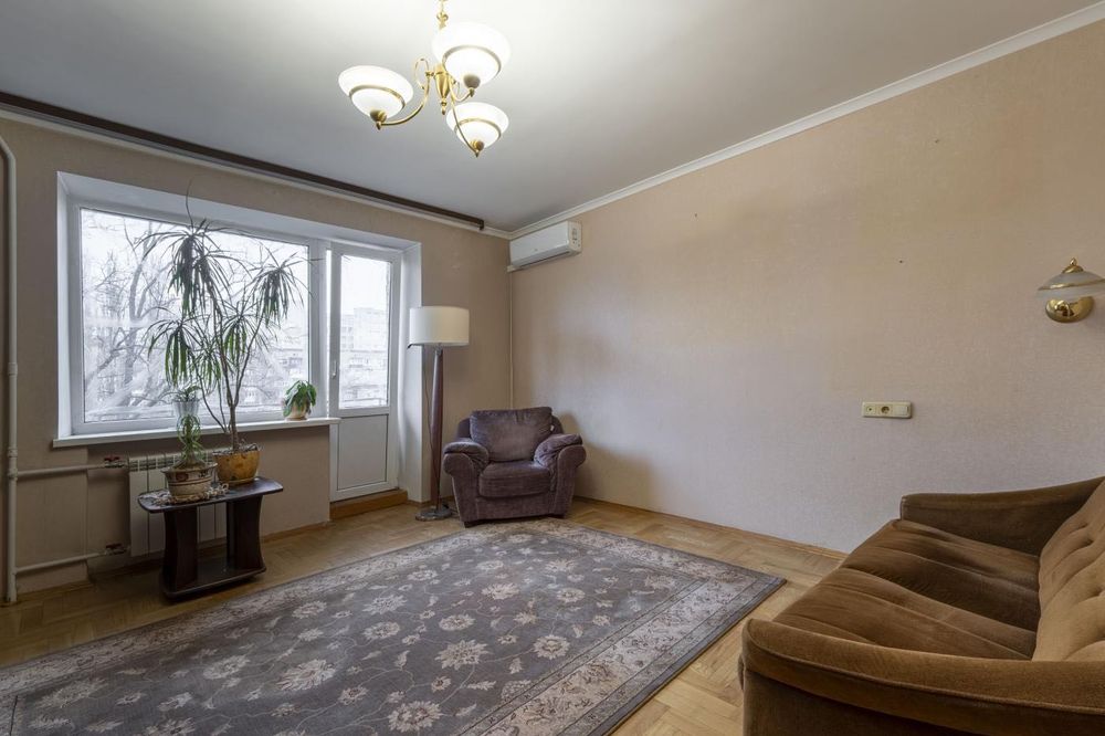 Продаж 3к квартири Київ, Верховинна 87 (метро Житомирська)