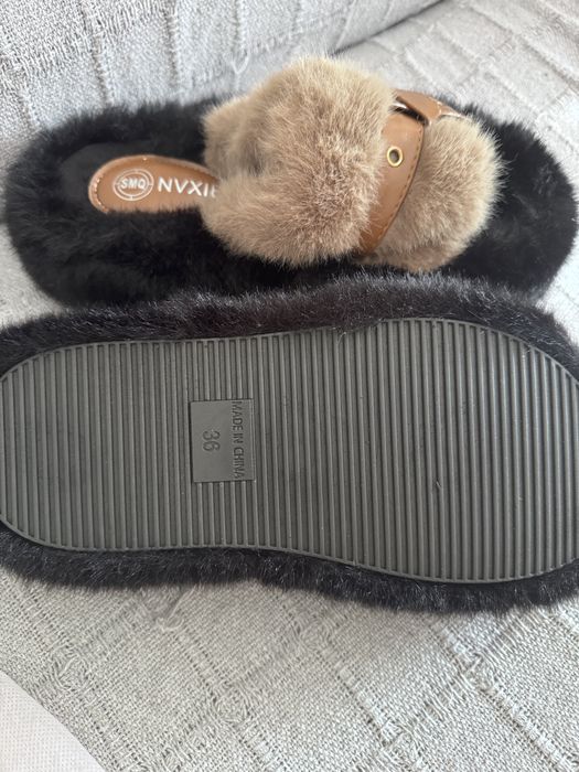 Chinelos femininos de pelo preto e camel – Tamanho 36 – Novos