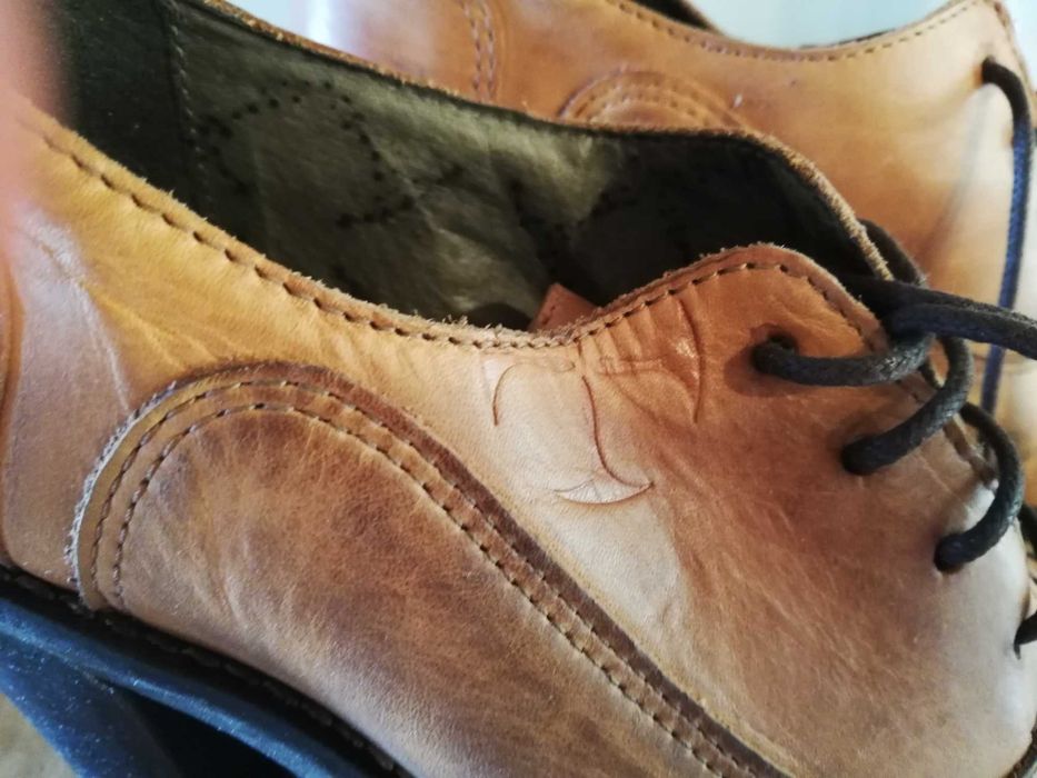 Sapatos em pele - Castanhos