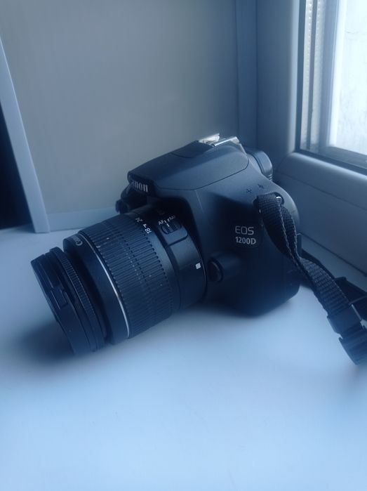 Фотоапарат Canon EOS 1200D