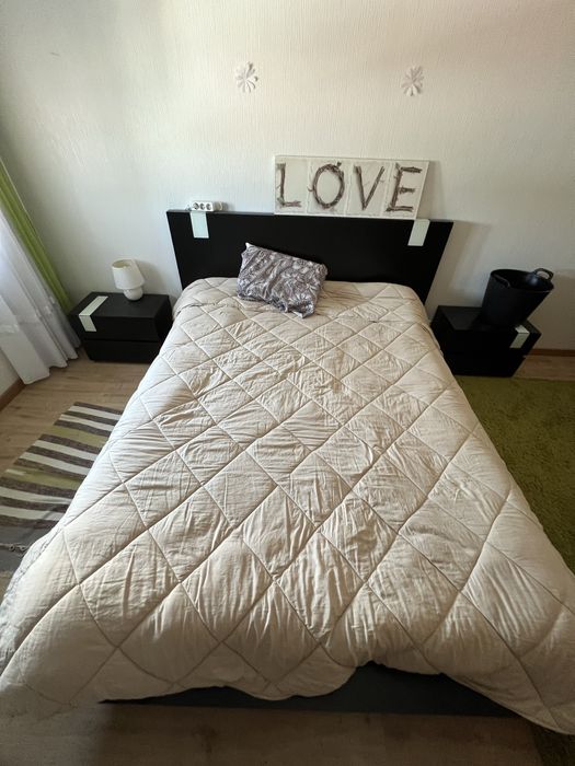 Cama e mesas conjunto
