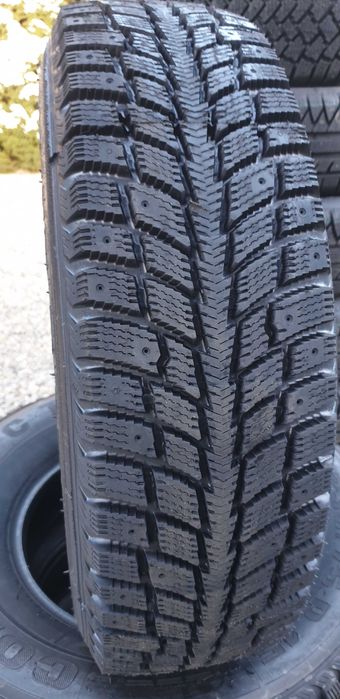 235/75R15 NHK Colway c Trax nk2