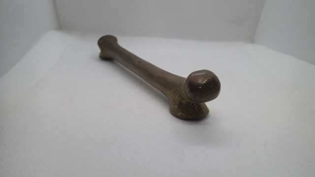 Pisa papeis em Bronze
