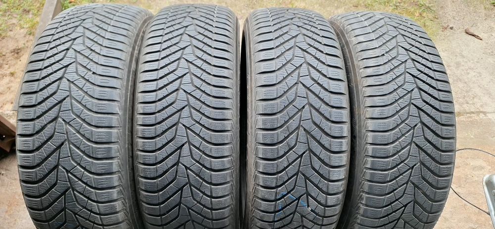 Opony zimowe YOKOHAMA BluEarth Winter V905 235/60R18 107H XL