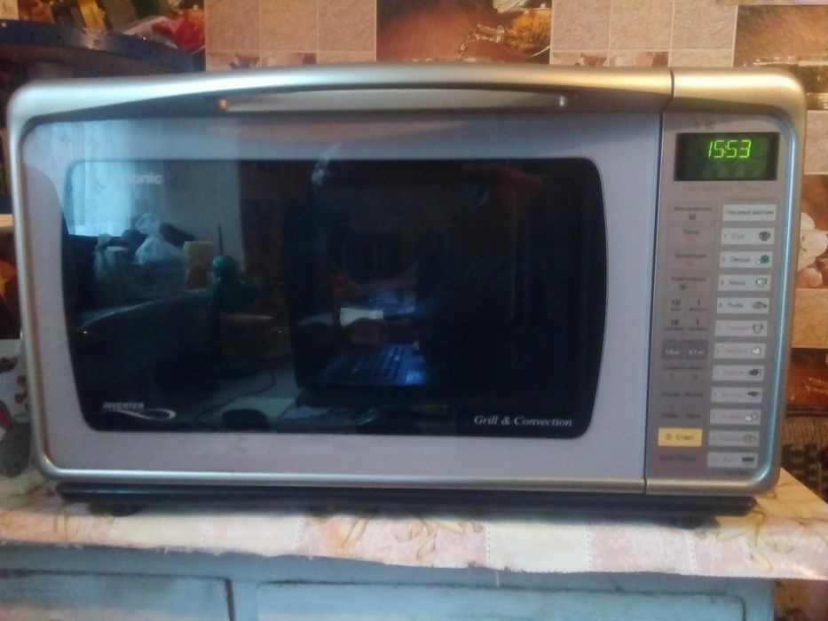 Микроволновая печь "Panasonic NN-C 785 JF" - 18000 гривен.